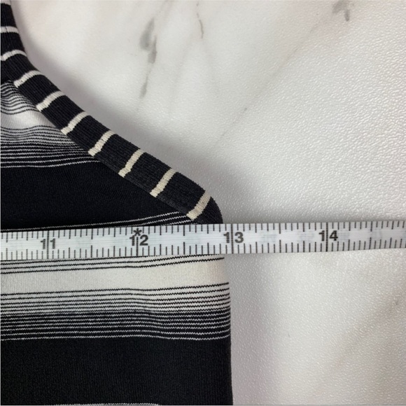 Lululemon Womens Size 6 Power Y Tank Luon Capilano Stripe Black White Racerback - Picture 4 of 8